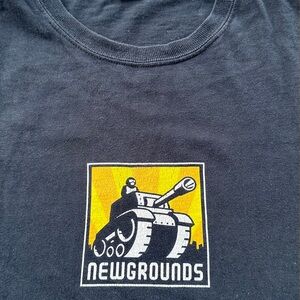Vintage Newgrounds Game tee size M